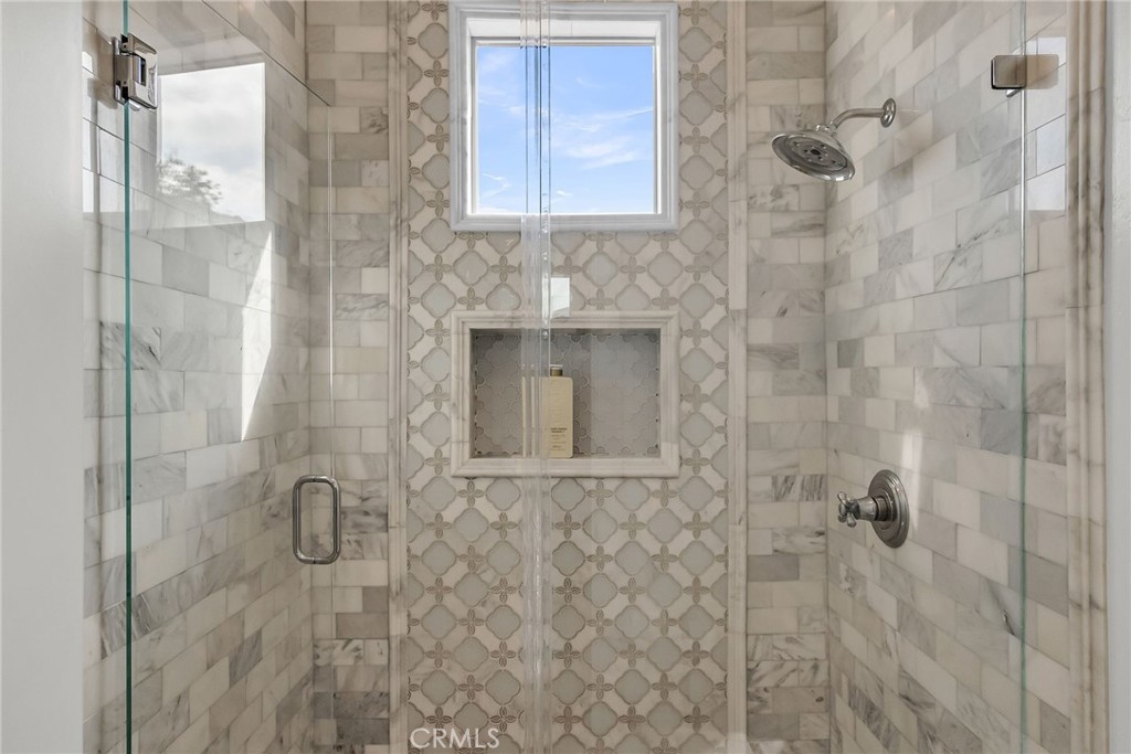 5662 Royal Ridge Court