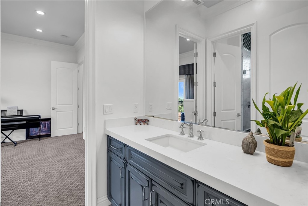 5662 Royal Ridge Court