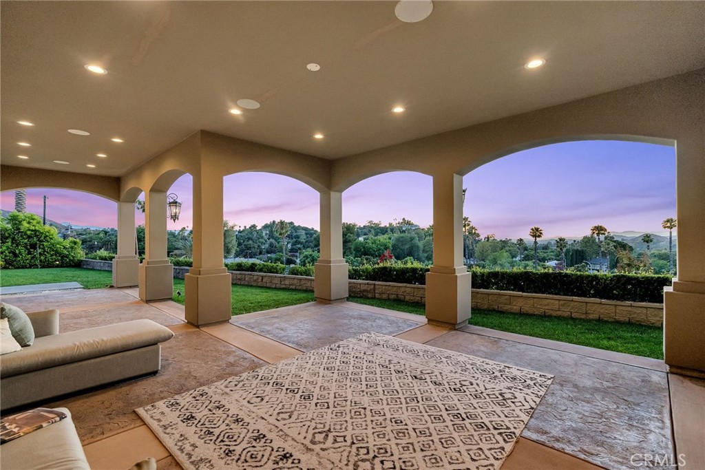 5662 Royal Ridge Court