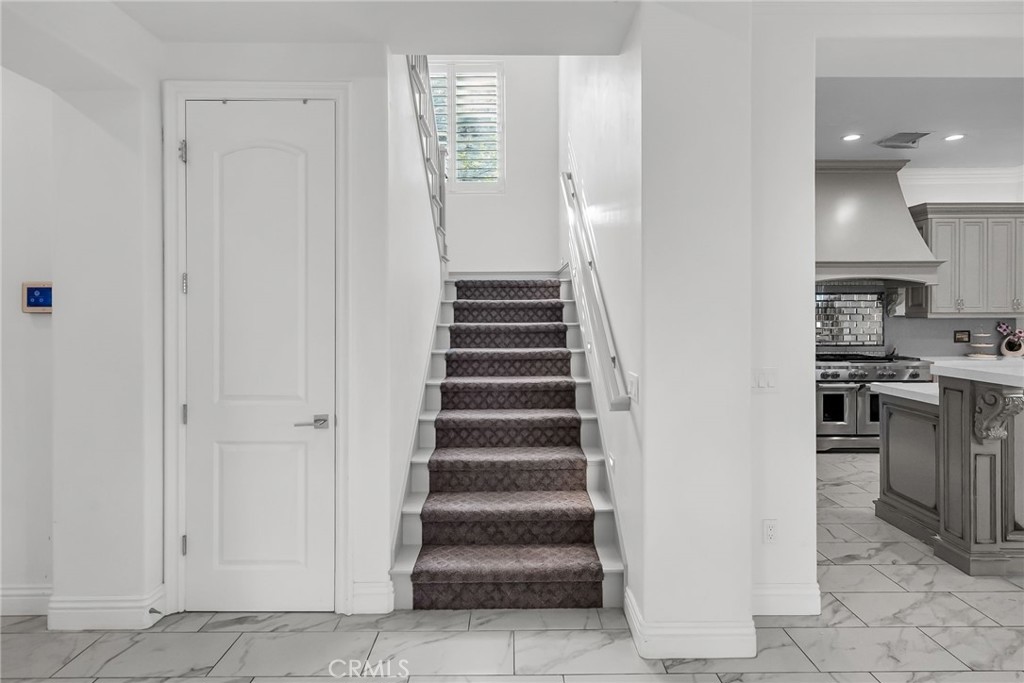 5662 Royal Ridge Court