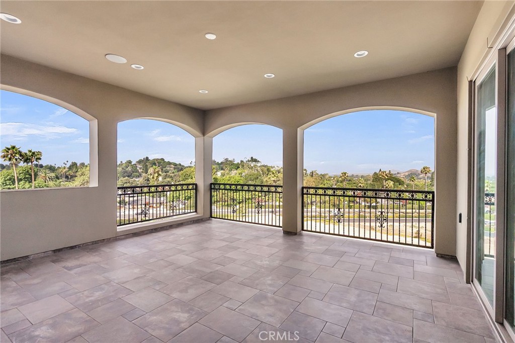 5662 Royal Ridge Court