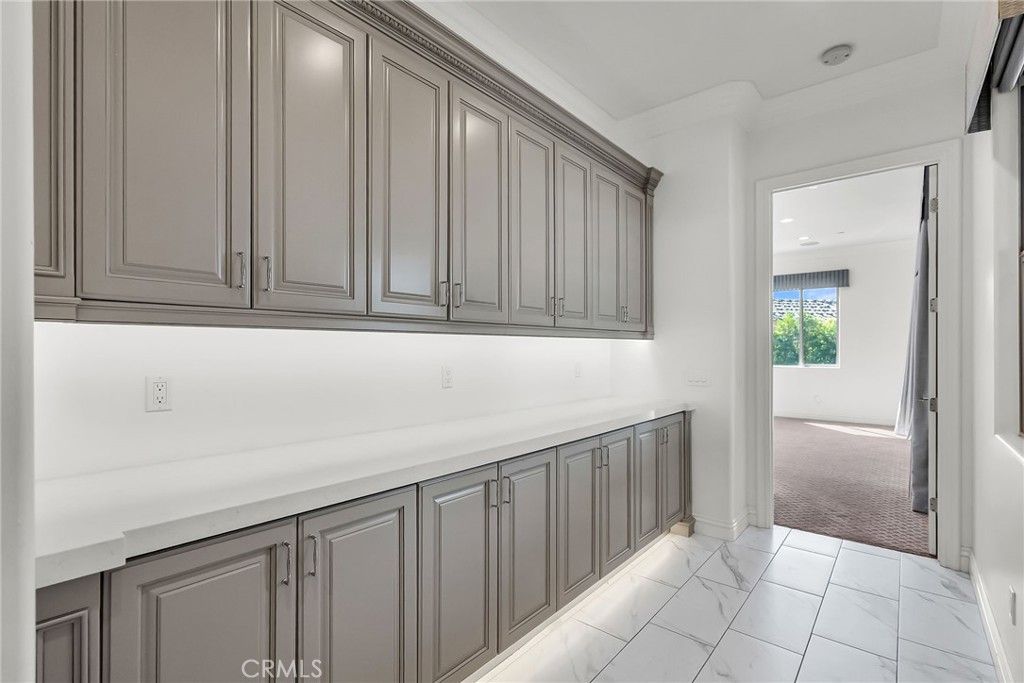 5662 Royal Ridge Court