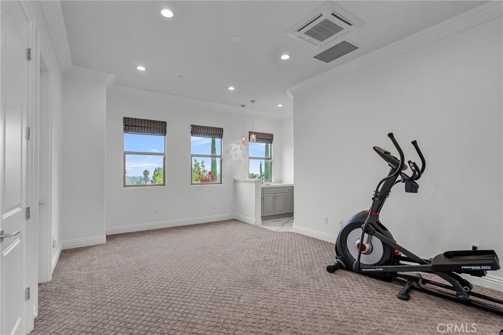 5662 Royal Ridge Court