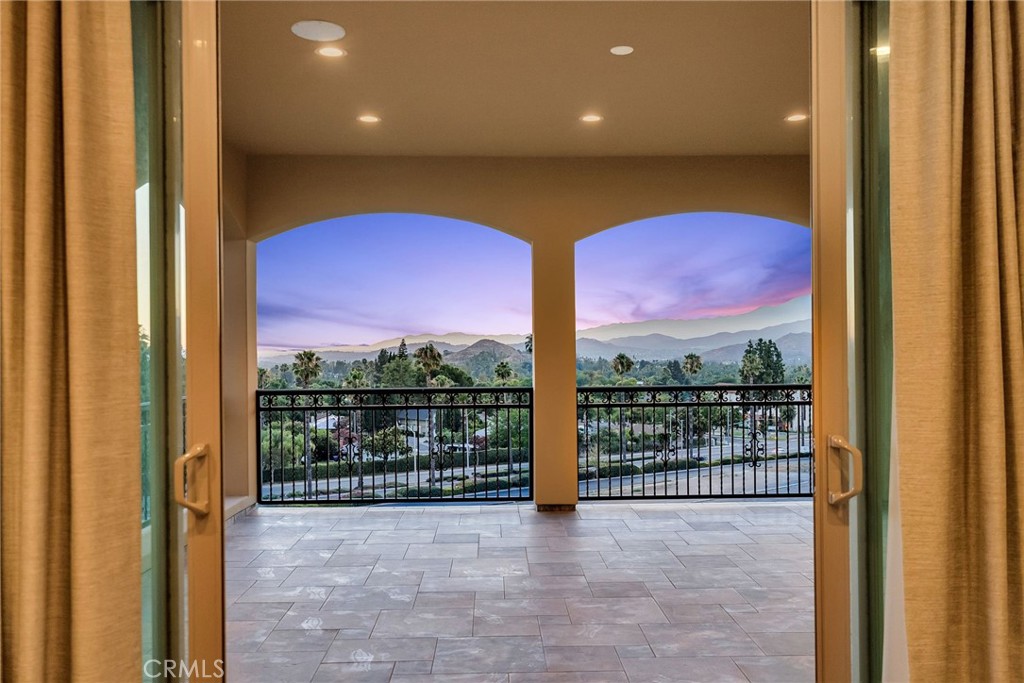 5662 Royal Ridge Court