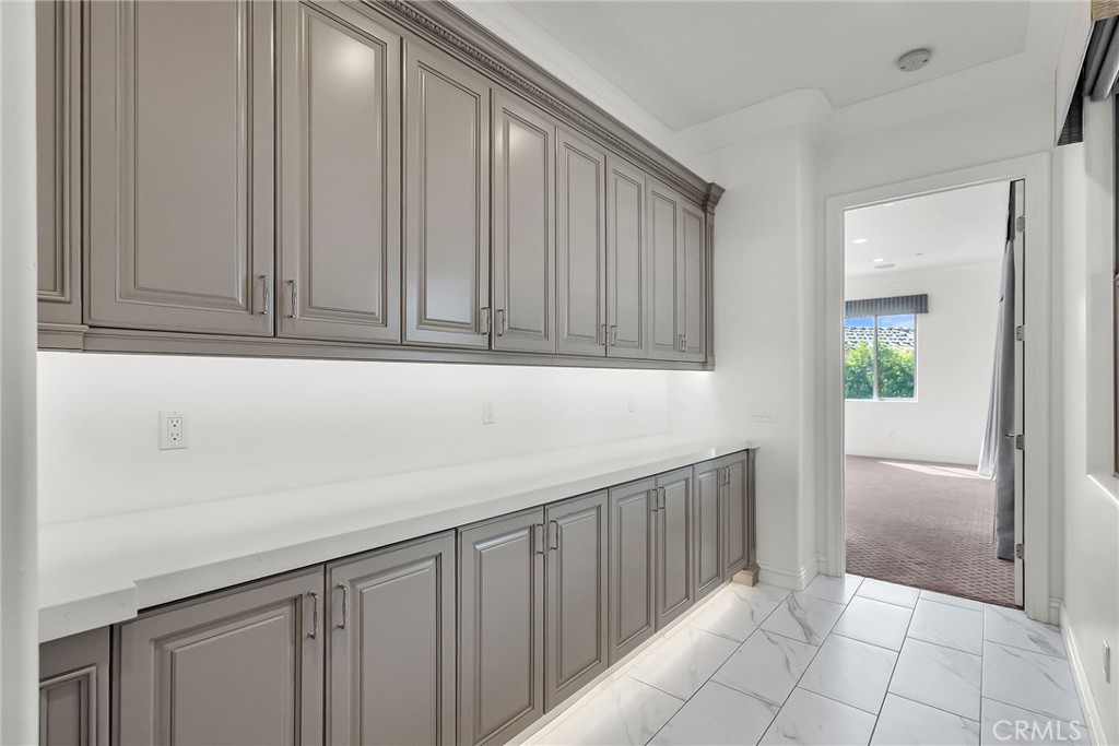 5662 Royal Ridge Court