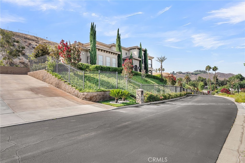 5662 Royal Ridge Court