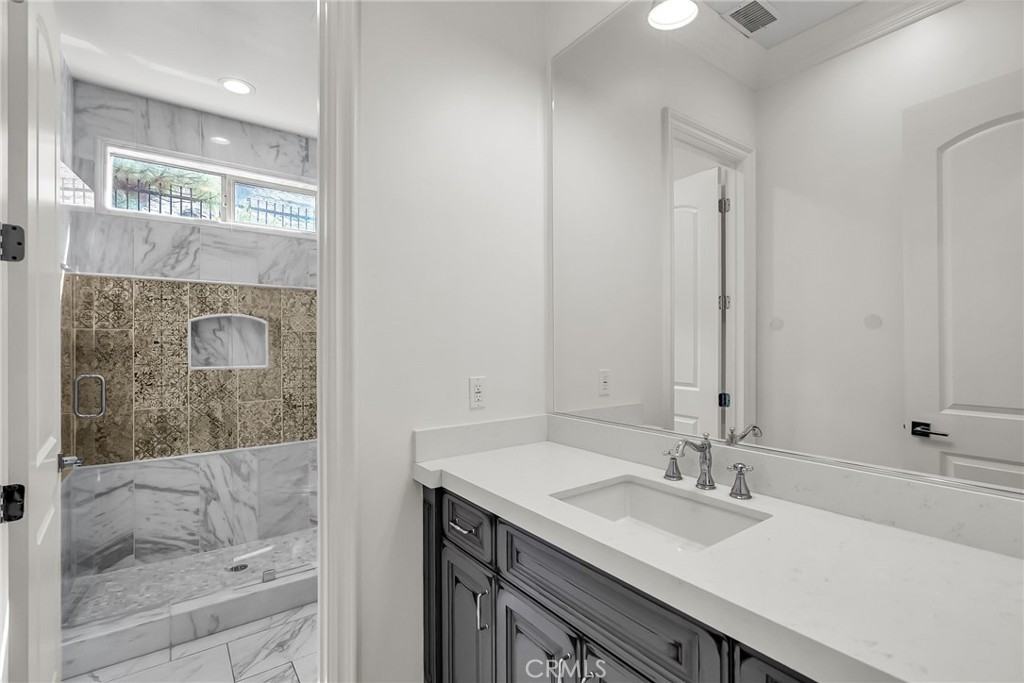 5662 Royal Ridge Court