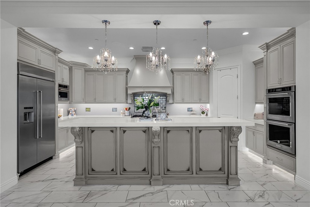 5662 Royal Ridge Court