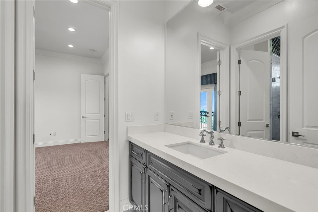 5662 Royal Ridge Court