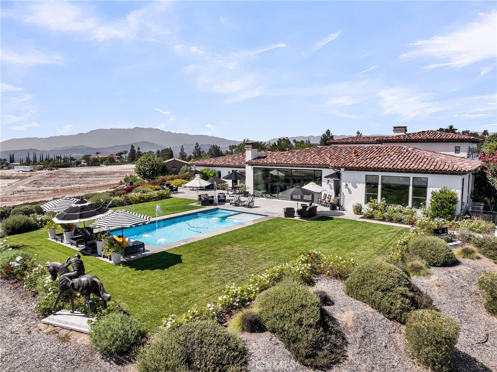 7420 Via Montecito
