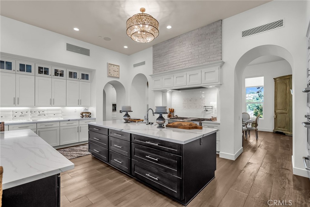 7420 Via Montecito