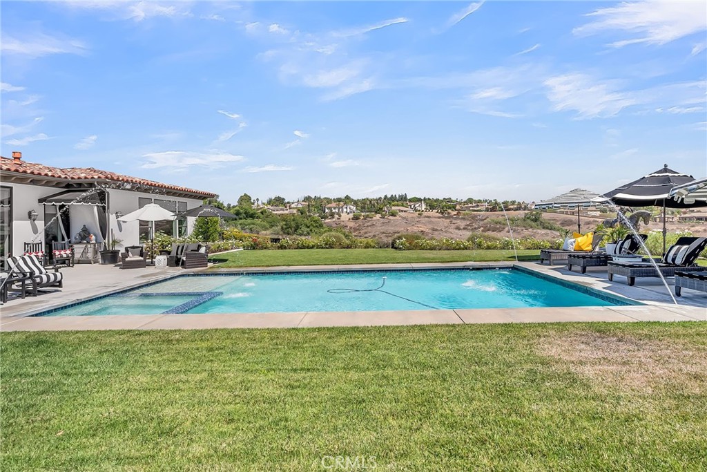 7420 Via Montecito