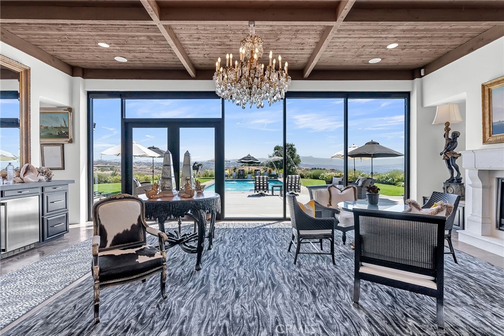 7420 Via Montecito