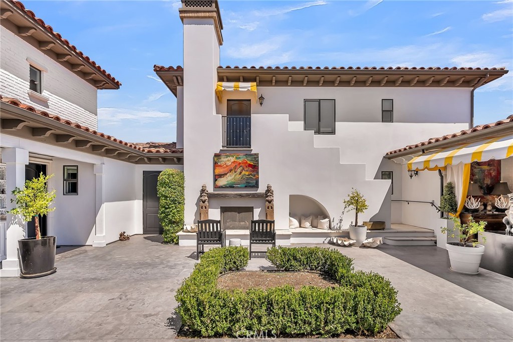 7420 Via Montecito