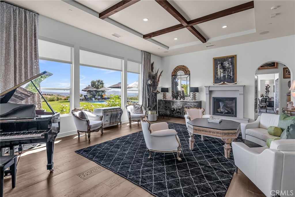 7420 Via Montecito