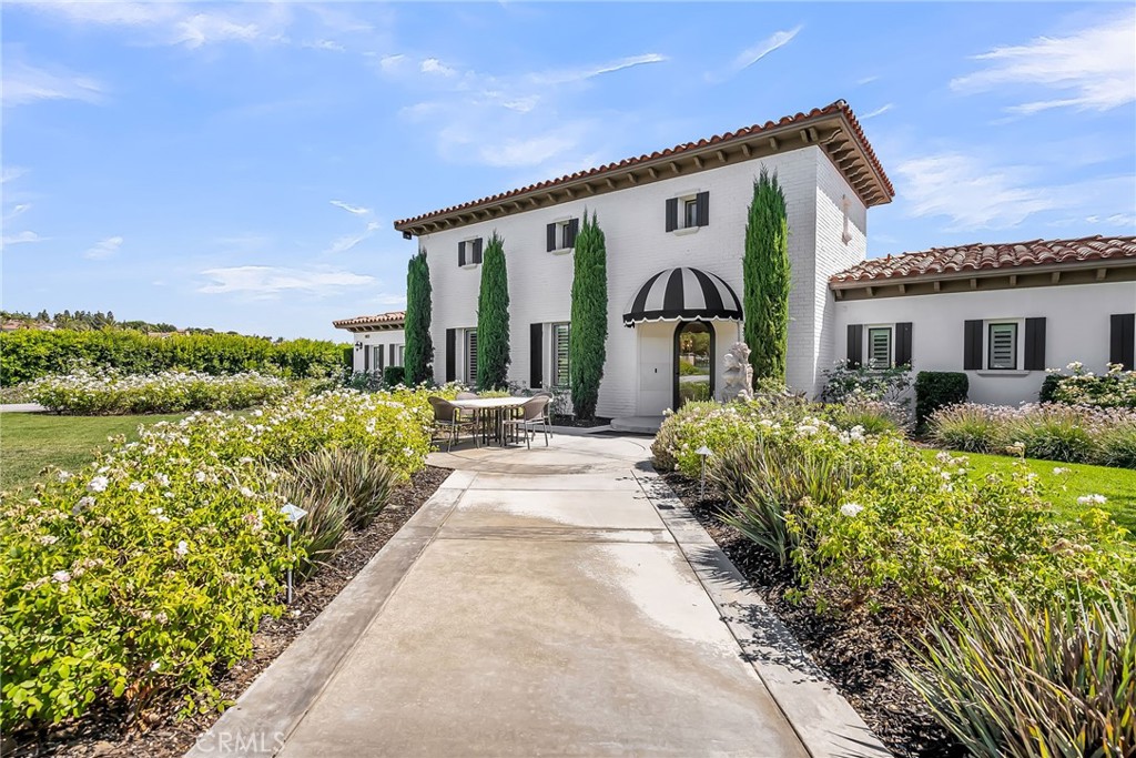 7420 Via Montecito