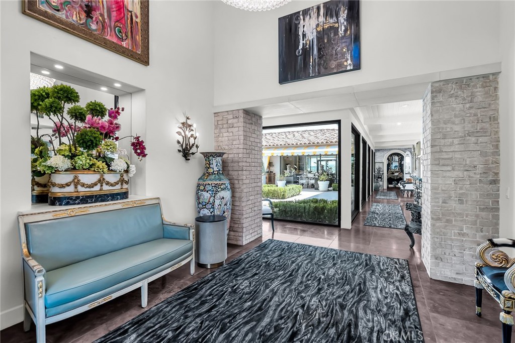 7420 Via Montecito