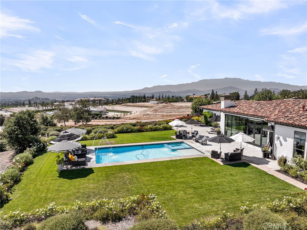 7420 Via Montecito