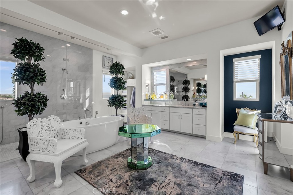 7420 Via Montecito