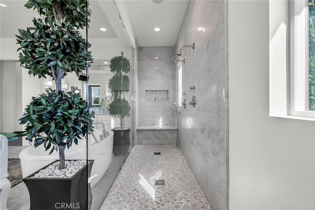 7420 Via Montecito
