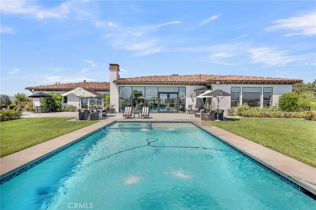 7420 Via Montecito