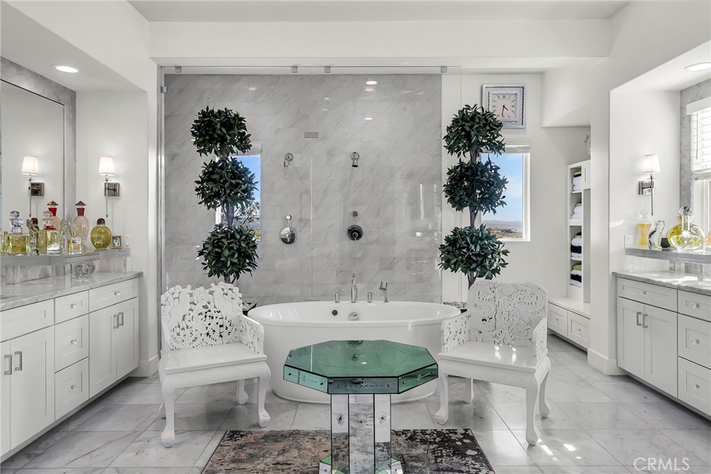 7420 Via Montecito