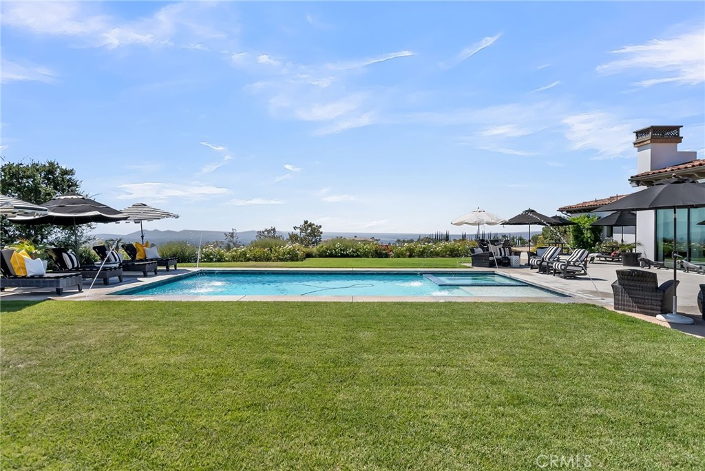 7420 Via Montecito