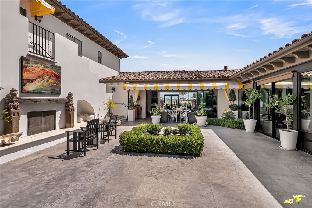 7420 Via Montecito