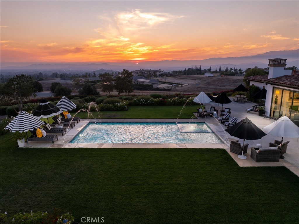 7420 Via Montecito
