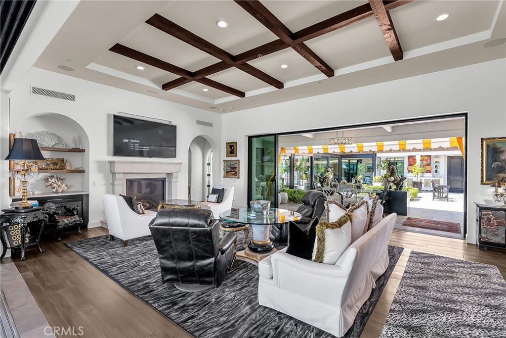 7420 Via Montecito