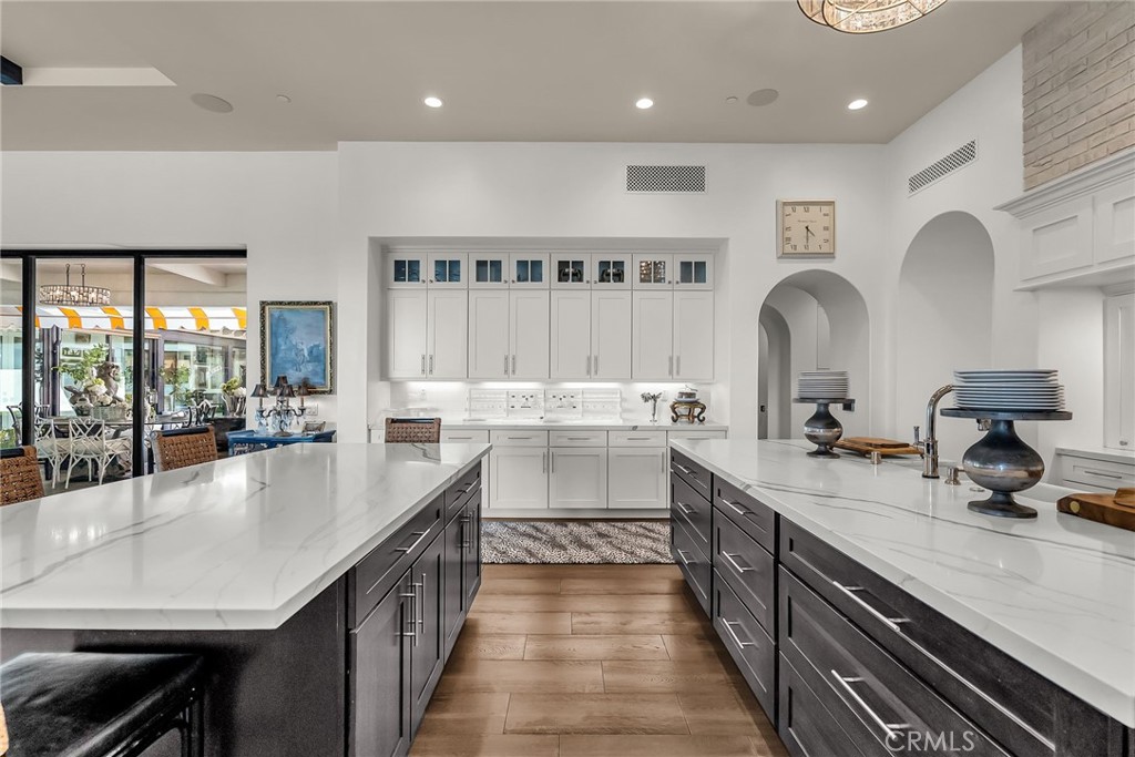 7420 Via Montecito