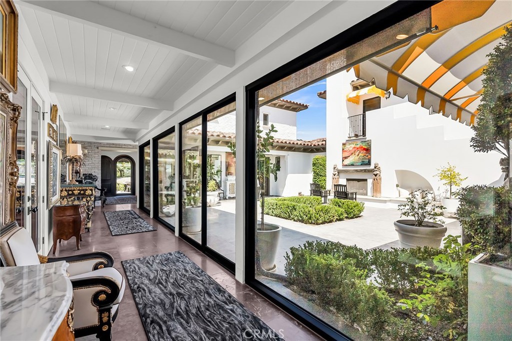 7420 Via Montecito