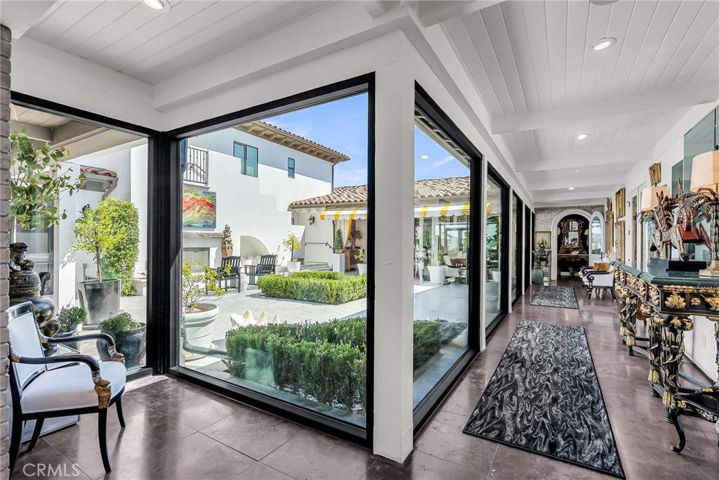 7420 Via Montecito