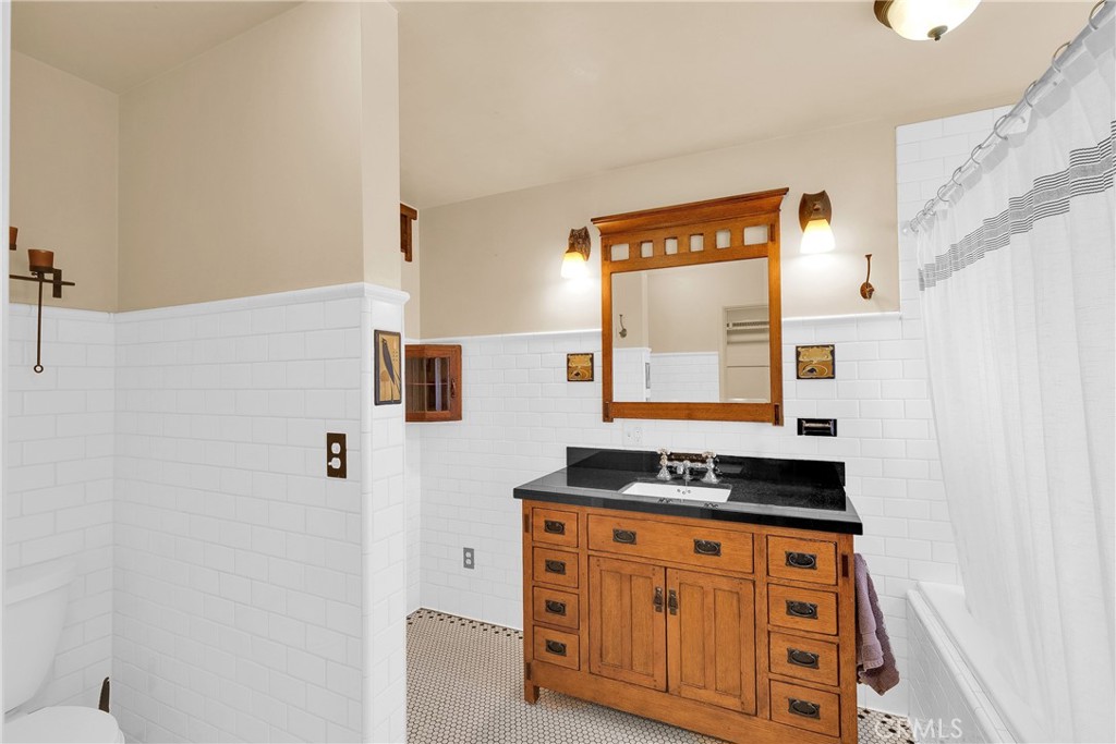 628 W Fern Avenue