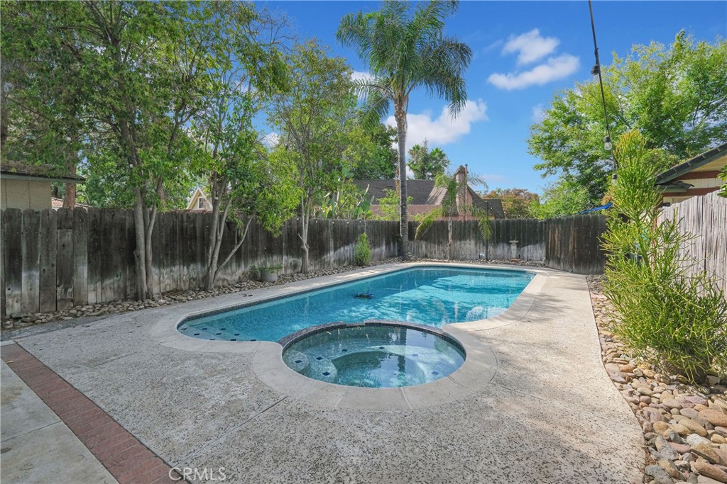 628 W Fern Avenue