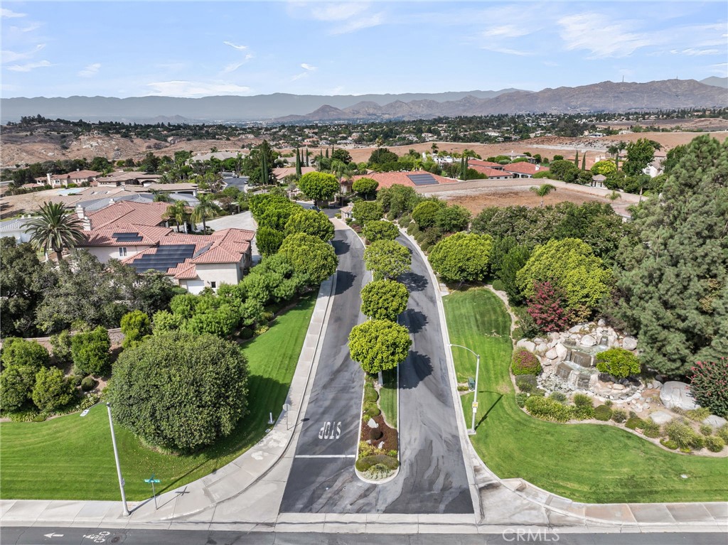 680 Pinnacle Ridge Road