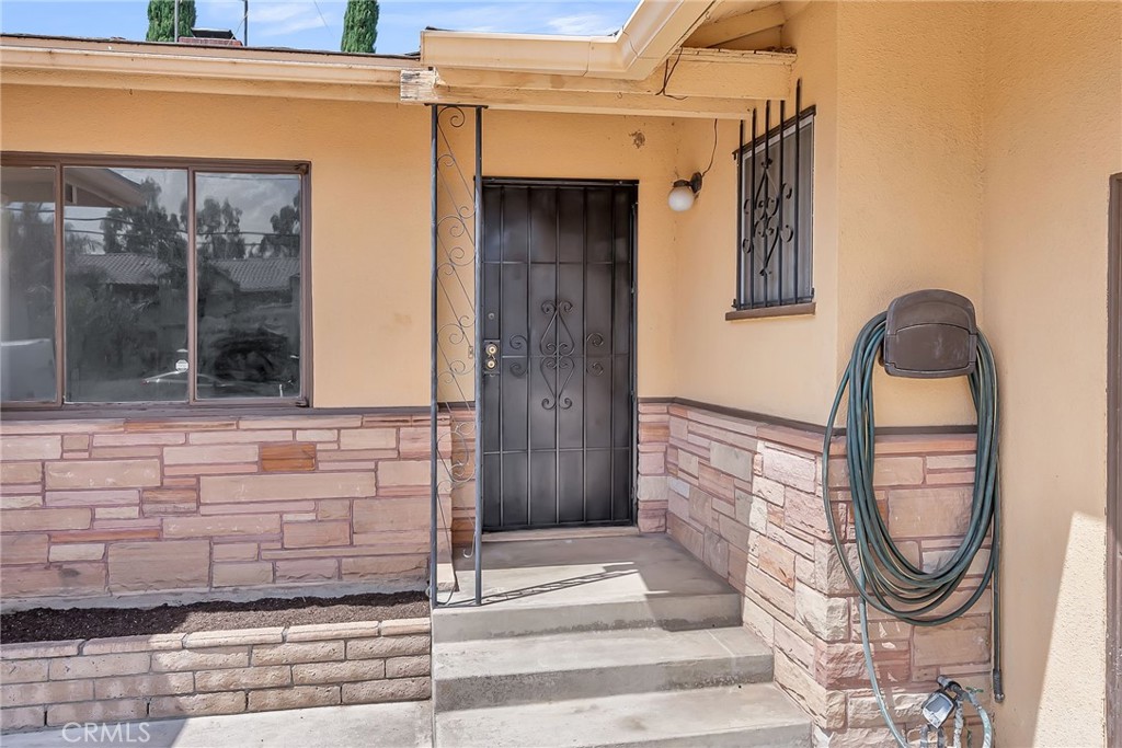 5943 Grand Avenue