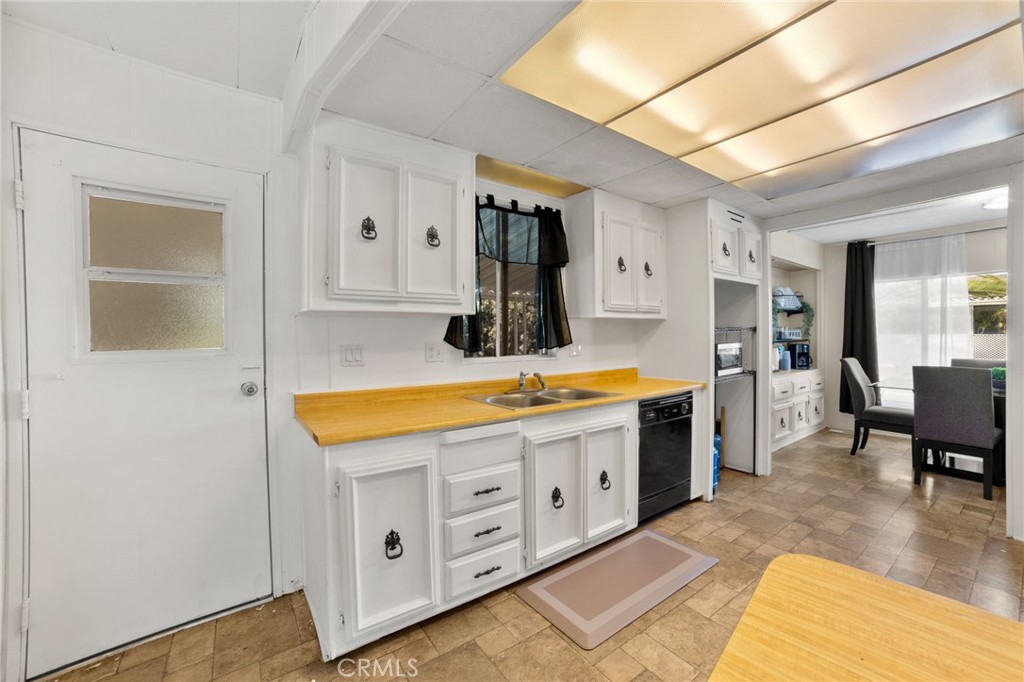 1601 S Garey Avenue 93