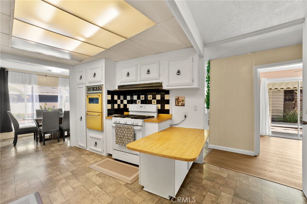 1601 S Garey Avenue 93