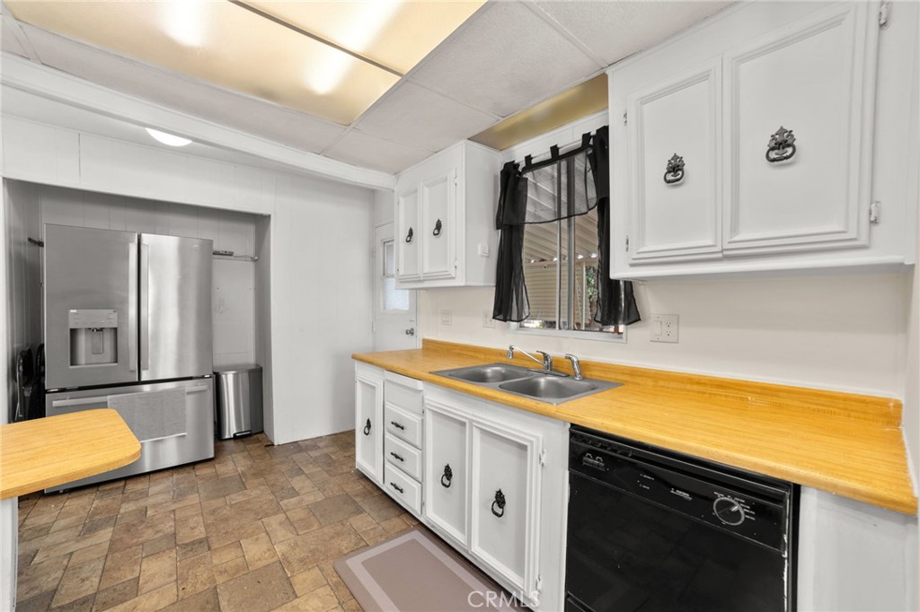 1601 S Garey Avenue 93