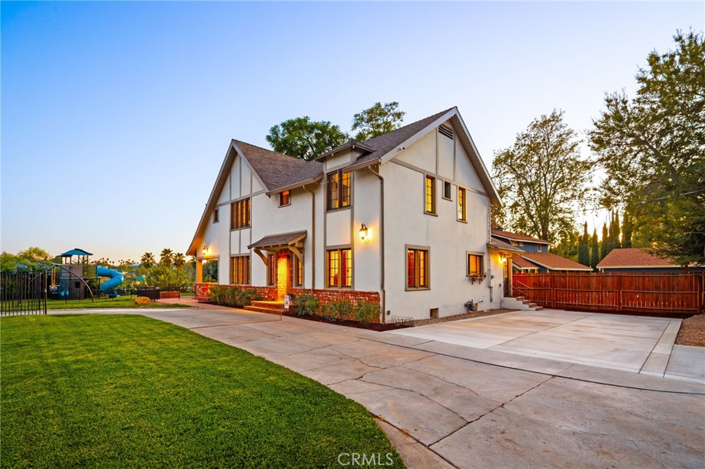 2609 Carlton Place