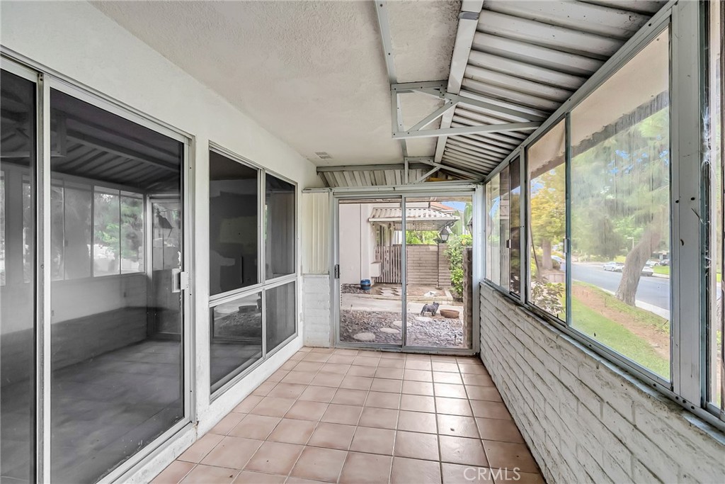 2277 W Via Mariposa W B