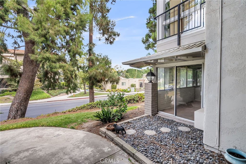 2277 W Via Mariposa W B