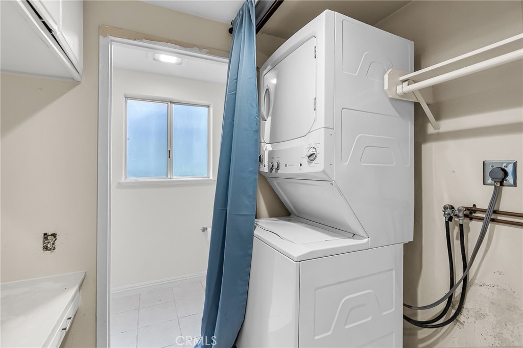 2277 W Via Mariposa W B