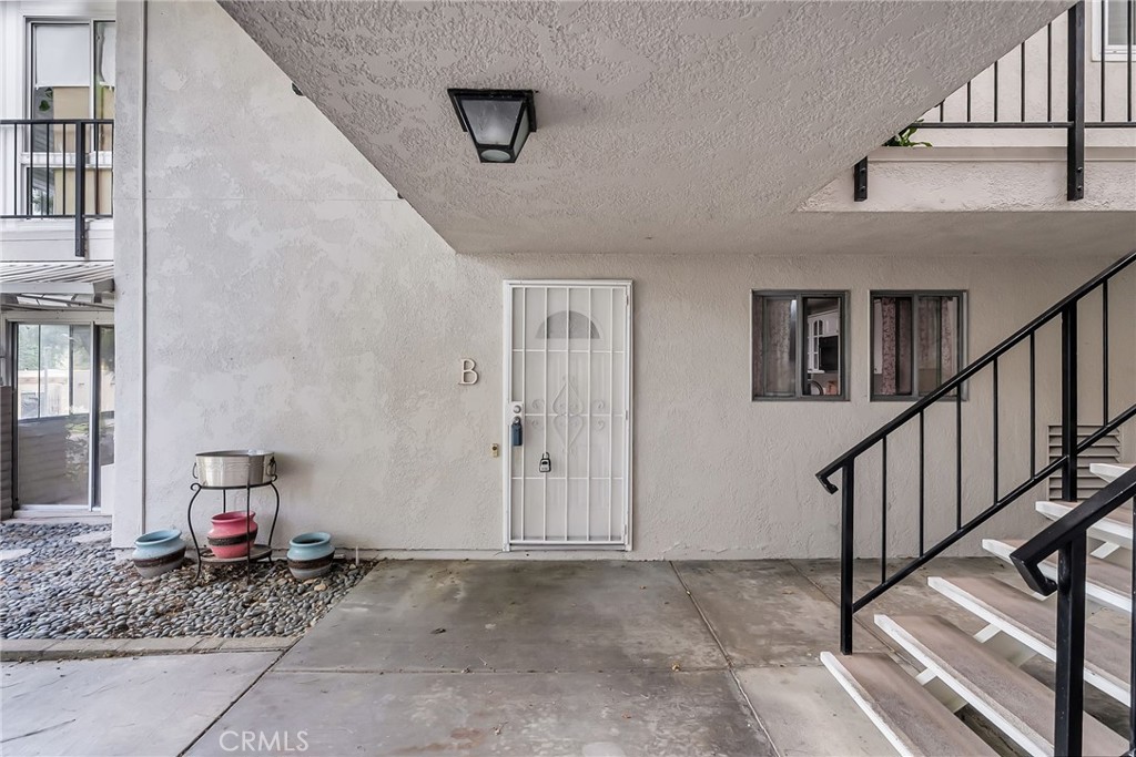 2277 W Via Mariposa W B