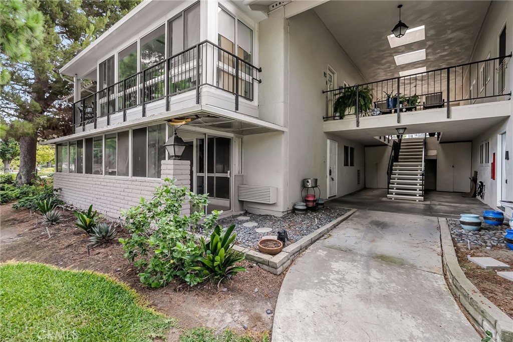 2277 W Via Mariposa W B