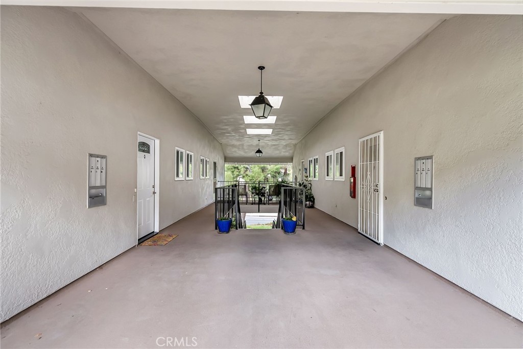 2277 W Via Mariposa W B