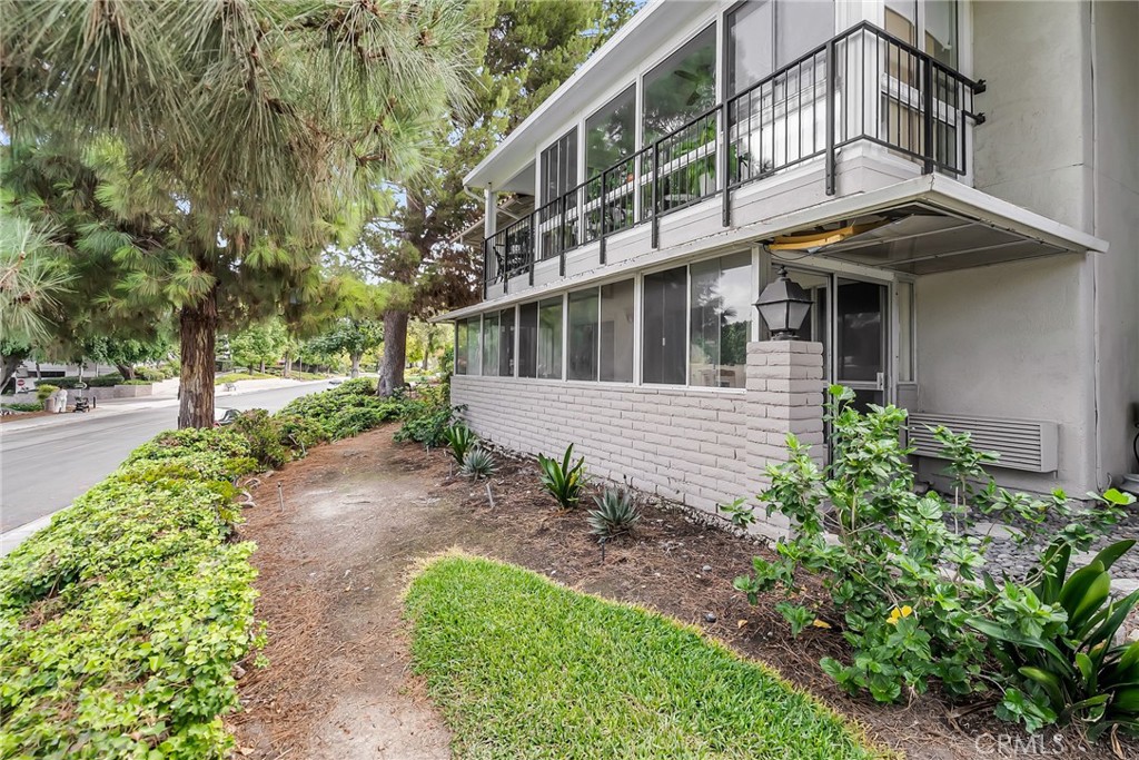 2277 W Via Mariposa W B