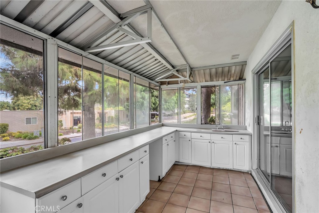 2277 W Via Mariposa W B