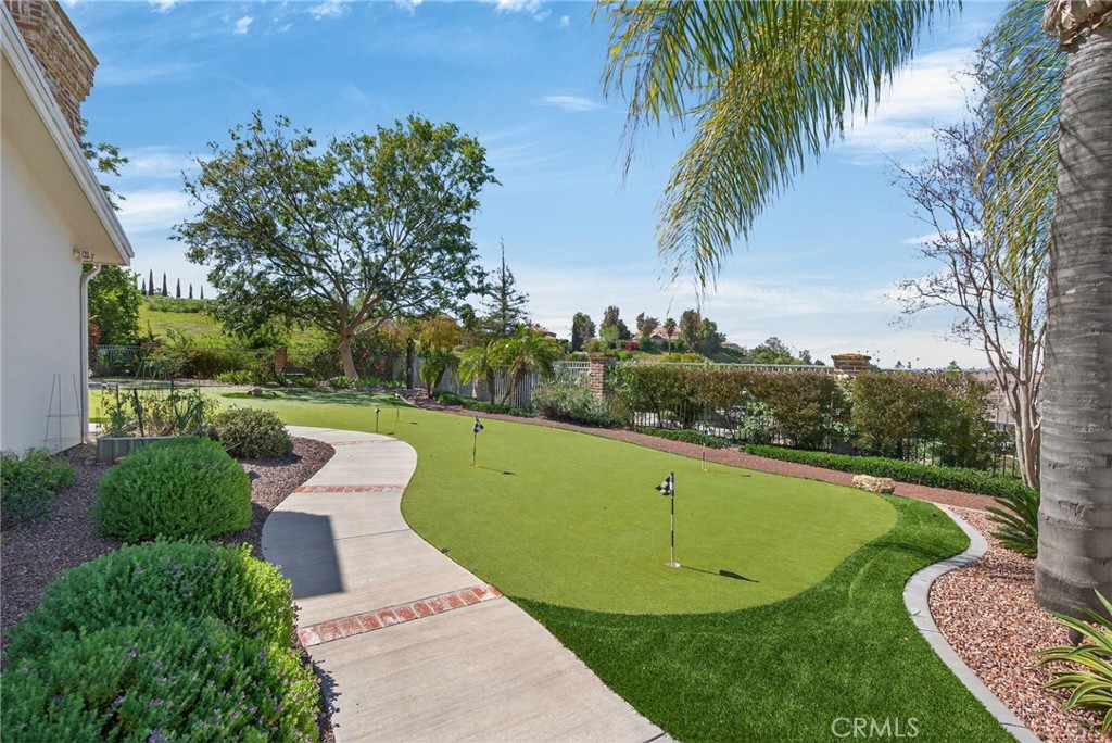 6872 Chartwell